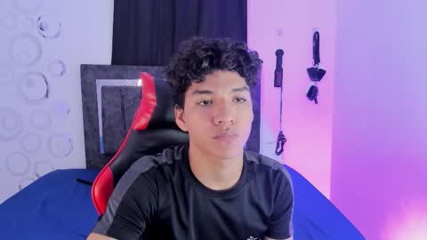 Maximiliano online show from November 14, 7:59 pm