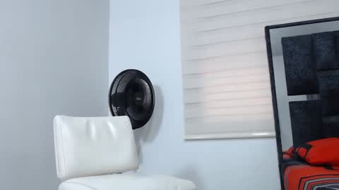 Maximo Sebastian online show from December 14, 5:14 pm