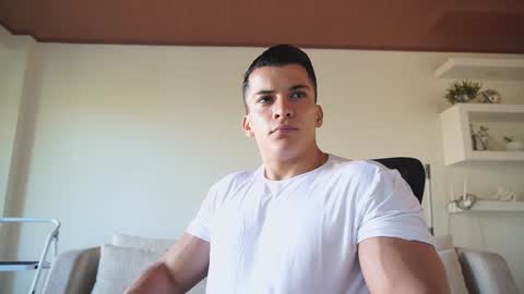Snapshot of maximohoot chatting on October 24, 9:38 pm Sebastian online show from October 24, 9:38 pm