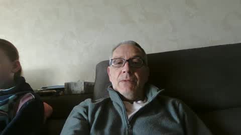 Snapshot of maxou569 chatting on March 7, 8:13 am maxou569 online show from March 7, 8:13 am