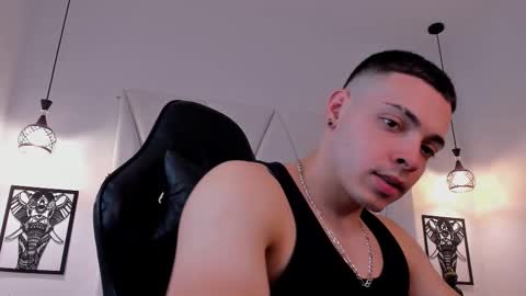 Snapshot of maxwell_dupont chatting on February 15, 12:16 am MAX online show from February 15, 12:16 am