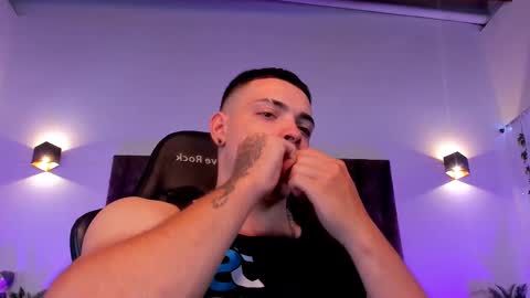 Snapshot of maxwell_dupont chatting on February 2, 11:11 pm MAX online show from February 2, 11:11 pm