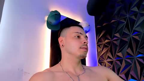 Snapshot of maxwell_dupont chatting on October 9, 7:08 pm MAX online show from October 9, 7:08 pm