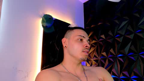 Snapshot of maxwell_dupont chatting on October 30, 10:11 pm MAX online show from October 30, 10:11 pm