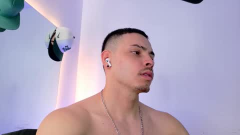 Snapshot of maxwell_dupont chatting on September 8, 9:36 pm MAX online show from September 8, 9:36 pm