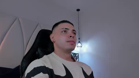 Snapshot of maxwell_dupont chatting on March 11, 8:20 pm MAX online show from March 11, 8:20 pm