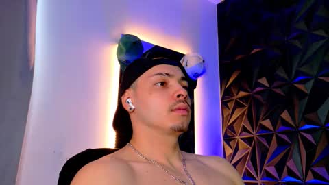 Snapshot of maxwell_dupont chatting on October 23, 8:56 pm MAX online show from October 23, 8:56 pm