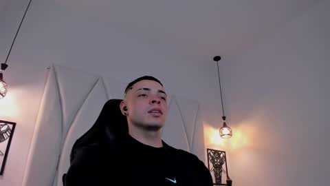 Snapshot of maxwell_dupont chatting on February 21, 7:54 pm MAX online show from February 21, 7:54 pm