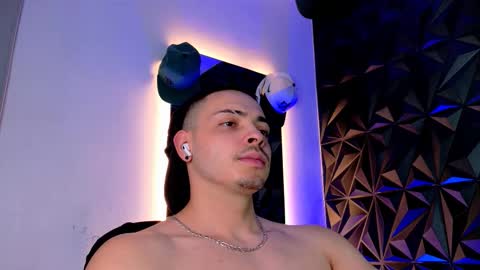 Snapshot of maxwell_dupont chatting on October 14, 11:34 pm MAX online show from October 14, 11:34 pm