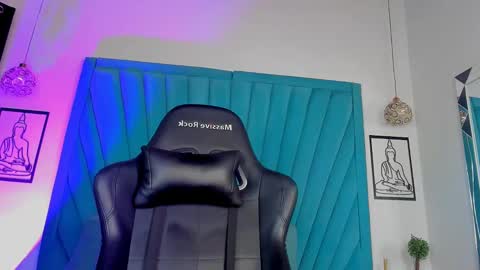 Snapshot of maxwell_dupont chatting on January 31, 9:37 pm MAX online show from January 31, 9:37 pm