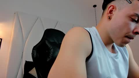 Snapshot of maxwell_dupont chatting on February 4, 9:10 pm MAX online show from February 4, 9:10 pm