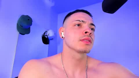 Snapshot of maxwell_dupont chatting on September 16, 3:24 pm MAX online show from September 16, 3:24 pm