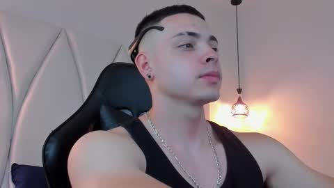 Snapshot of maxwell_dupont chatting on March 3, 11:01 pm MAX online show from March 3, 11:01 pm