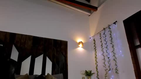 Snapshot of maxwell_dupont chatting on February 18, 8:58 pm MAX online show from February 18, 8:58 pm