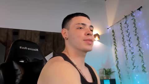 Snapshot of maxwell_dupont chatting on February 13, 7:03 am MAX online show from February 13, 7:03 am