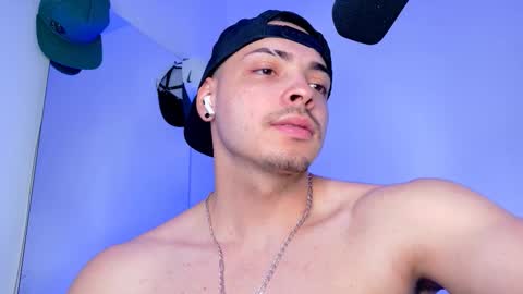 Snapshot of maxwell_dupont chatting on September 18, 9:39 pm MAX online show from September 18, 9:39 pm