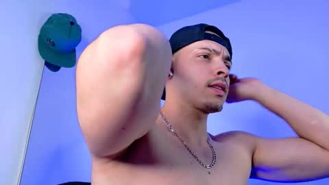 Snapshot of maxwell_dupont chatting on September 12, 11:27 pm MAX online show from September 12, 11:27 pm