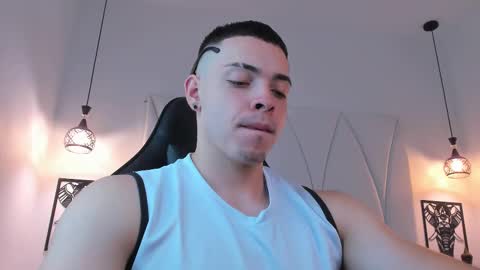 Snapshot of maxwell_dupont chatting on February 25, 9:13 pm MAX online show from February 25, 9:13 pm