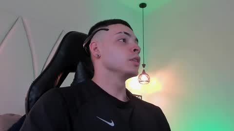 Snapshot of maxwell_dupont chatting on March 5, 9:50 pm MAX online show from March 5, 9:50 pm