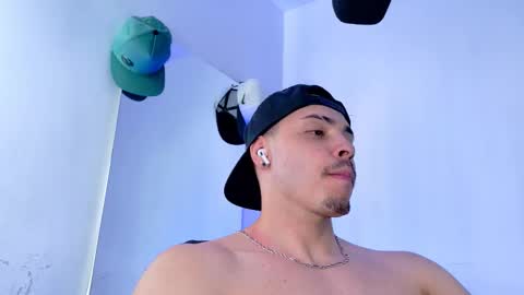 Snapshot of maxwell_dupont chatting on September 22, 7:46 pm MAX online show from September 22, 7:46 pm