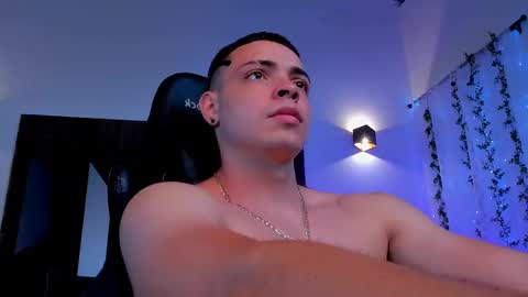 Snapshot of maxwell_dupont chatting on February 5, 9:40 pm MAX online show from February 5, 9:40 pm