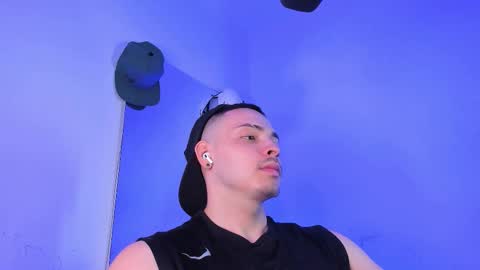 Snapshot of maxwell_dupont chatting on September 27, 10:51 pm MAX online show from September 27, 10:51 pm