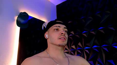 Snapshot of maxwell_dupont chatting on October 13, 11:11 pm MAX online show from October 13, 11:11 pm