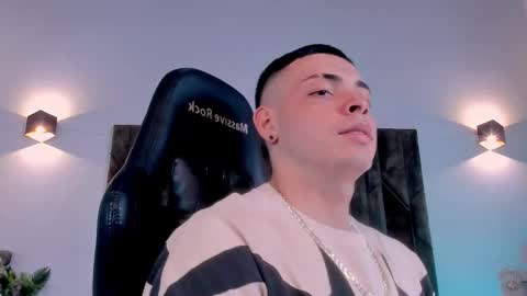 Snapshot of maxwell_dupont chatting on March 9, 8:52 pm MAX online show from March 9, 8:52 pm