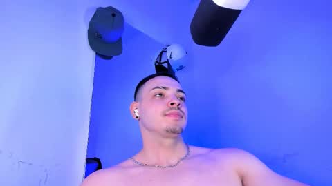 Snapshot of maxwell_dupont chatting on September 20, 3:06 am MAX online show from September 20, 3:06 am