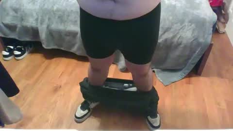 Snapshot of md2305 chatting on December 4, 8:01 am md2305 online show from December 4, 8:01 am