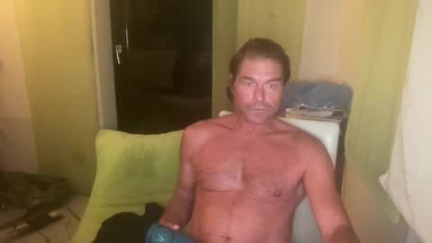 Snapshot of medeinoe chatting on October 31, 7:39 pm medeinoe online show from October 31, 7:39 pm