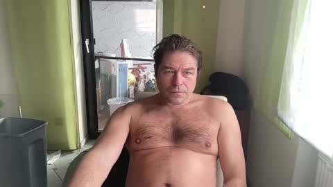 Snapshot of medeinoe chatting on January 31, 11:03 am medeinoe online show from January 31, 11:03 am