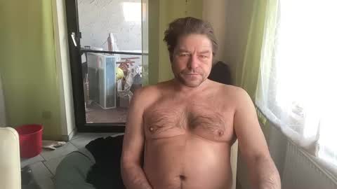 Snapshot of medeinoe chatting on February 8, 9:13 am medeinoe online show from February 8, 9:13 am