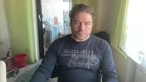 Snapshot of medeinoe chatting on March 3, 9:07 am medeinoe online show from March 3, 9:07 am