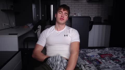 Max online show from December 15, 8:19 am