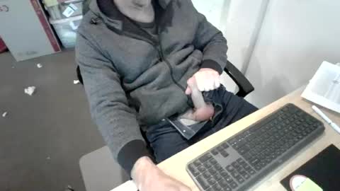 melbguy_075 online show from June 22, 6:19 am
