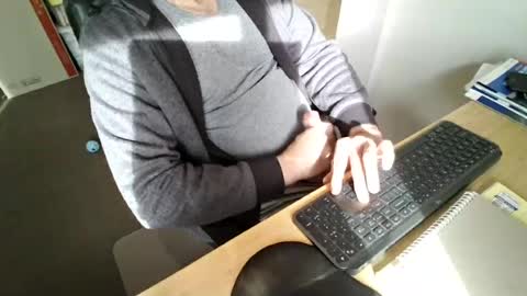 melbguy_075 online show from July 20, 12:39 am