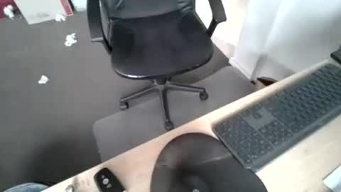 melbguy_075 online show from July 7, 3:28 am