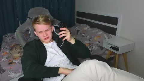 Mickey online show from March 6, 10:18 pm