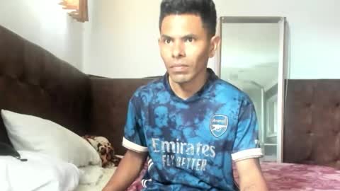 Snapshot of mi_gerald chatting on October 18, 3:39 pm mi_gerald online show from October 18, 3:39 pm