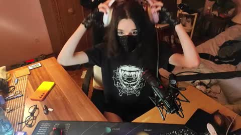 miaowhowl online show from September 25, 6:18 pm