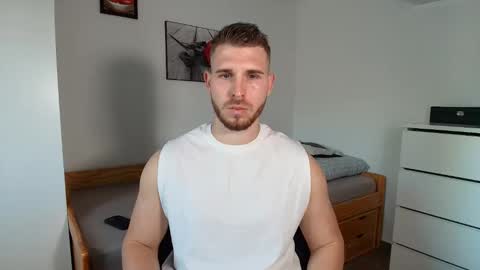 michaelos11 online show from April 19, 10:04 am