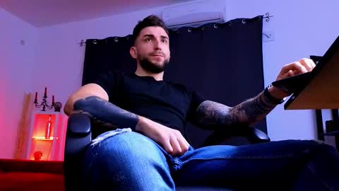 MightyAaron online show from February 6, 6:43 am