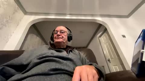 mike26051 online show from December 2, 7:03 pm