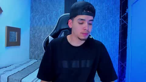 Mike 0233 online show from January 8, 3:56 am