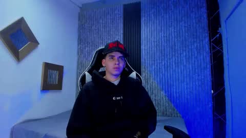 Mike 0233 online show from December 2, 4:26 am