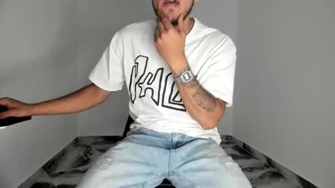 mikee_scooth online show from November 18, 5:05 pm