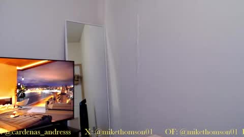 Snapshot of mikethomson01 chatting on September 16, 12:23 am Mike online show from September 16, 12:23 am