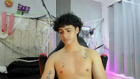 Snapshot of mikey_banji chatting on October 24, 5:03 pm mikey_banji online show from October 24, 5:03 pm