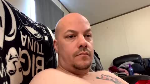 mikeylikesit2222 online show from January 3, 9:47 pm